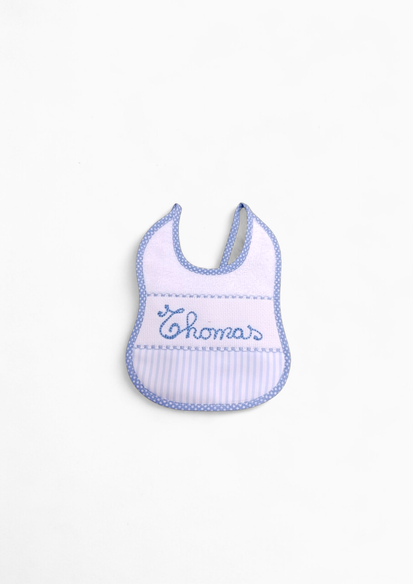 Comodo Bavaglino per neonati, realizzato in tela aida pronto per essere personalizzato.