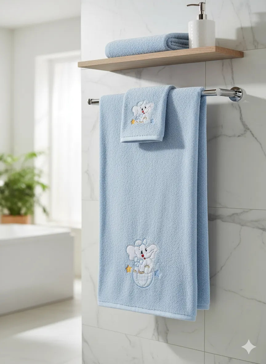 Set asciugamani 100% cotone per neonati, personalizzabile con ricamo orsetto, ideale per il bagnetto del tuo bambino.